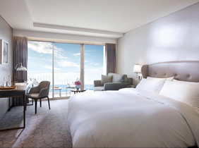 Paradise Hotel room