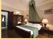 Queen's Hotel Kandy room