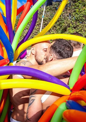 Maspalomas Pride gay kiss