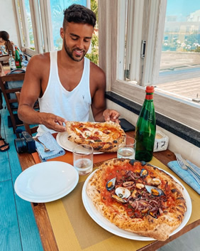 Italy gay tour pizza