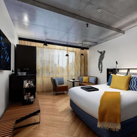 QT Melbourne Hotel room