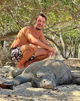 Indonesia gay cruie - Komodo Dragon