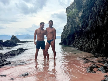 Komodo gay cruise - Pink beach