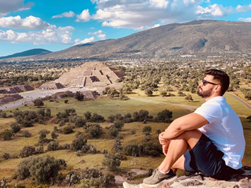 Teotihuacan Pyramids gay tour