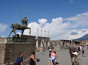 Pompeii Italy gay tour