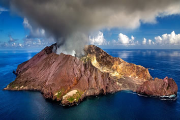 Gay New Zealand tour - volcano
