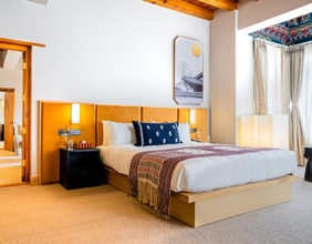 Zhiwa Ling Heritage Hotel room